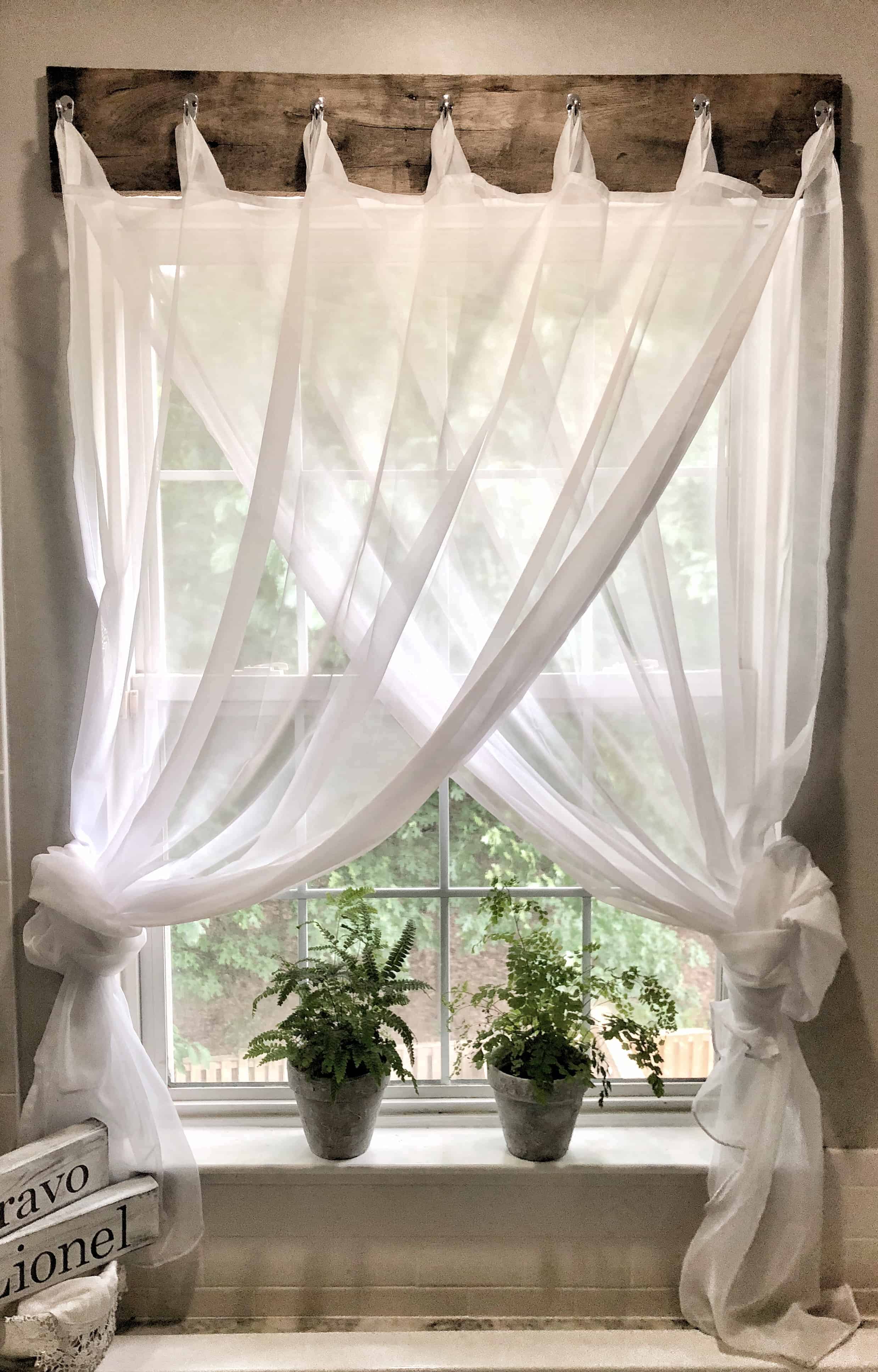 farmhouse window treatment